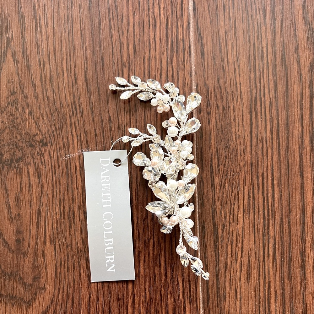 MULTIPLE bridal hair pieces! Selling in a group
